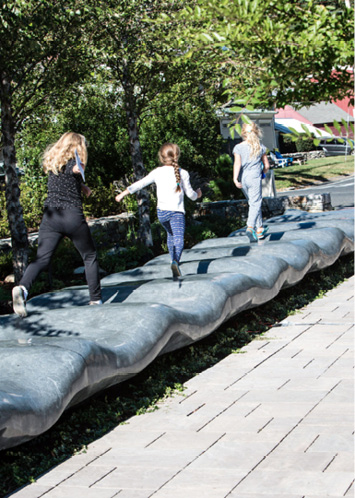 CURRENTS, A 45-FOOT SCULPTURE BY MARK MENNIN. BLEACHER+EVERARD